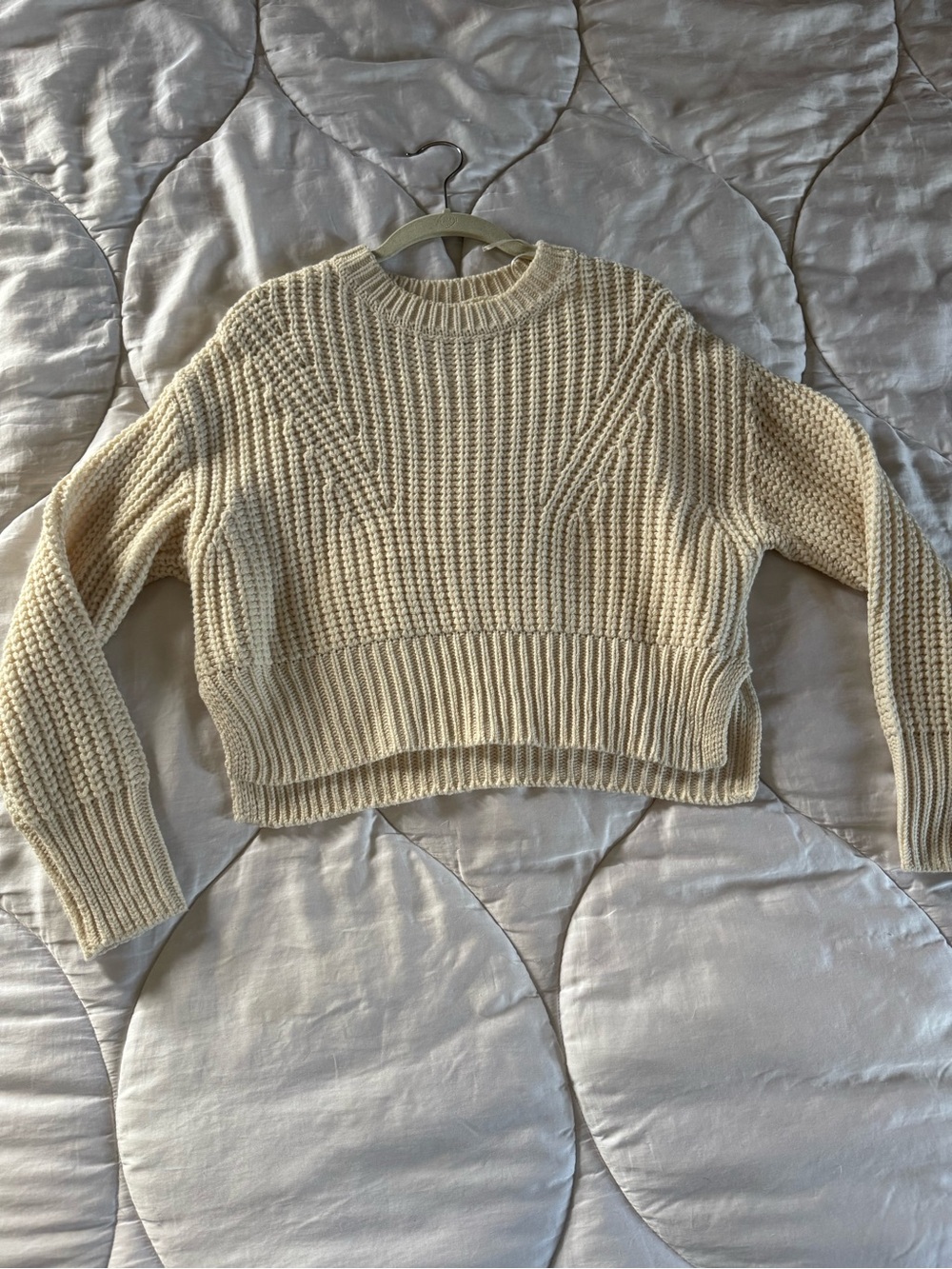 Jessica Simpson Cream Ribbed Cropped Crewneck Sweater